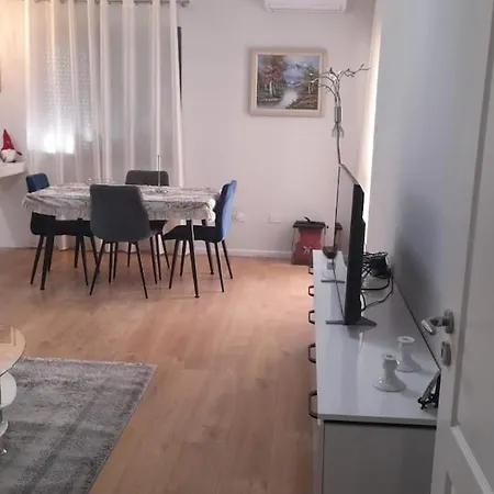 Luxurious In Center Of