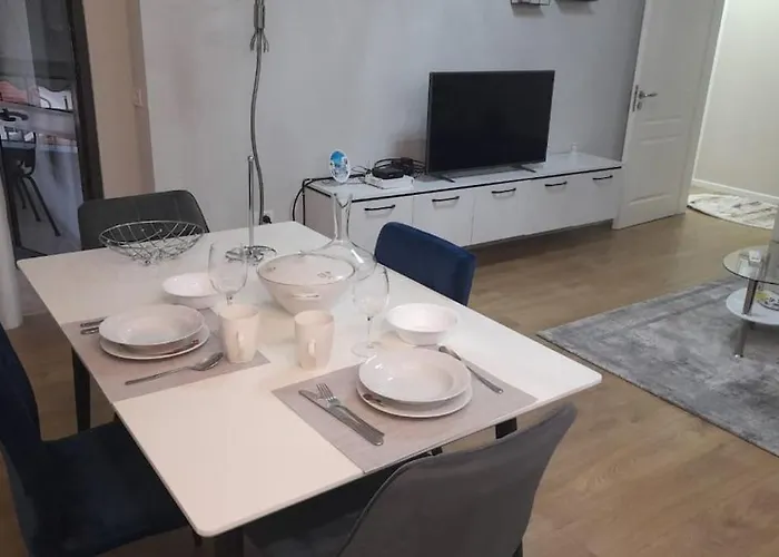 Luxurious In Center Of *