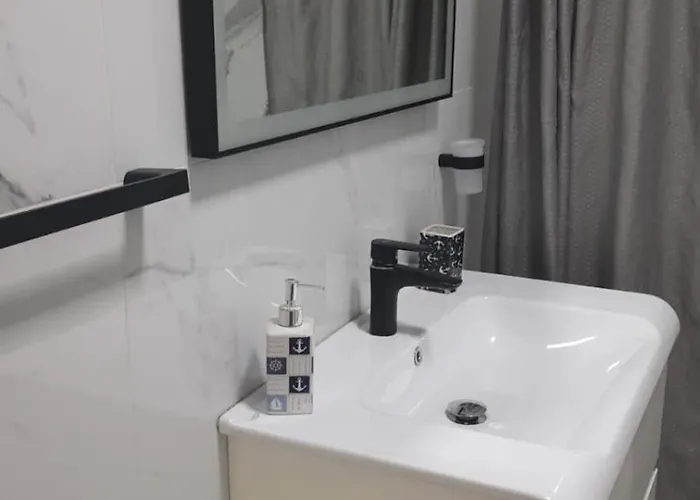 Luxurious In Center Of