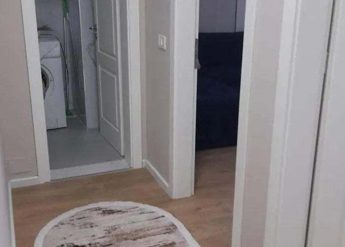 アパート Luxurious In Center Of ティラナ