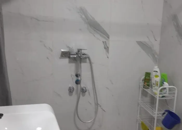 Luxurious In Center Of アパート ティラナ