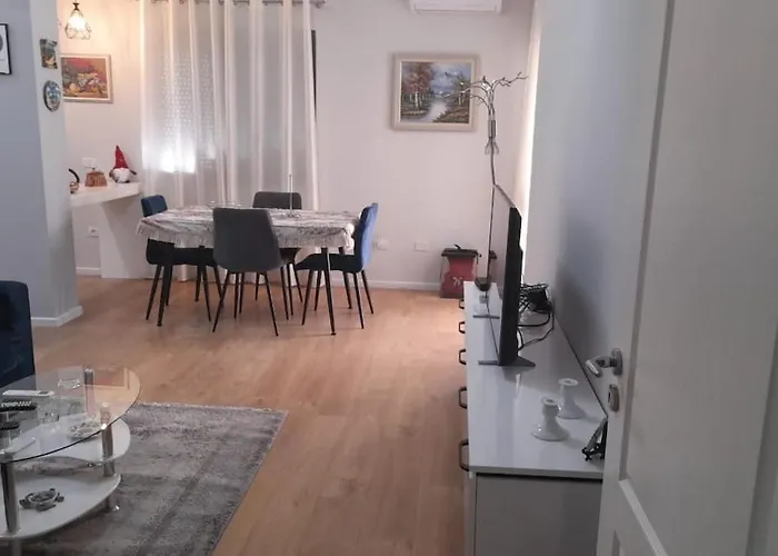 Luxurious In Center Of